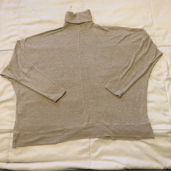 3/40$ ZARA - Beige Tan Turtleneck Sweater - Picture 1 of 5